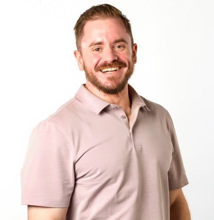 Alex Alves Headshot